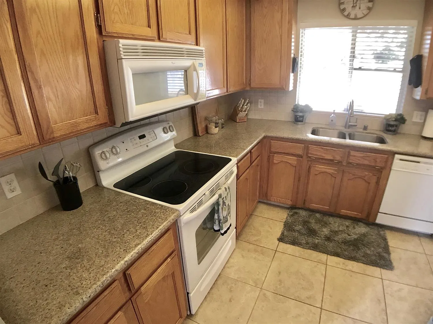 4106faad81a0e371dd6b73e5af1dfd6a-uncropped_scaled_within_1536_1152