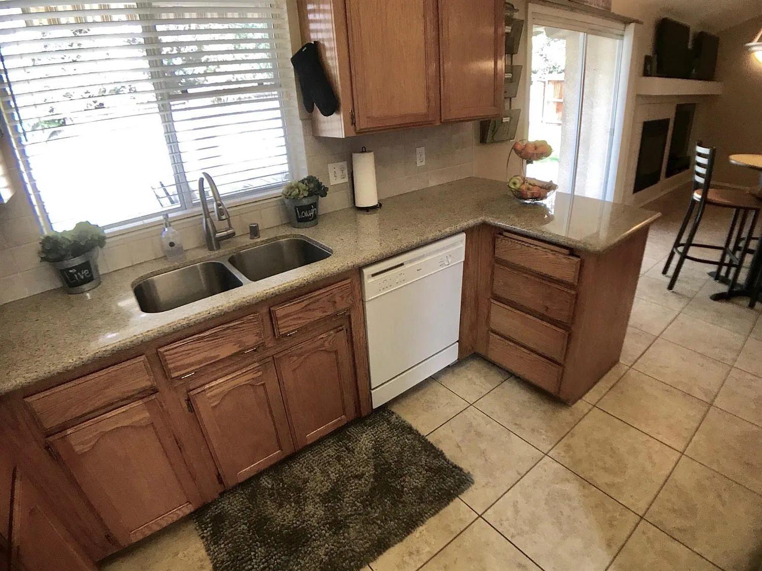 5f06cfa0cf873db45e77ace280f07385-uncropped_scaled_within_1536_1152