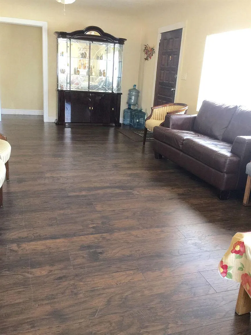 7e50a7db7b2f3e4e4603f46df1e0fe06-uncropped_scaled_within_1536_1152