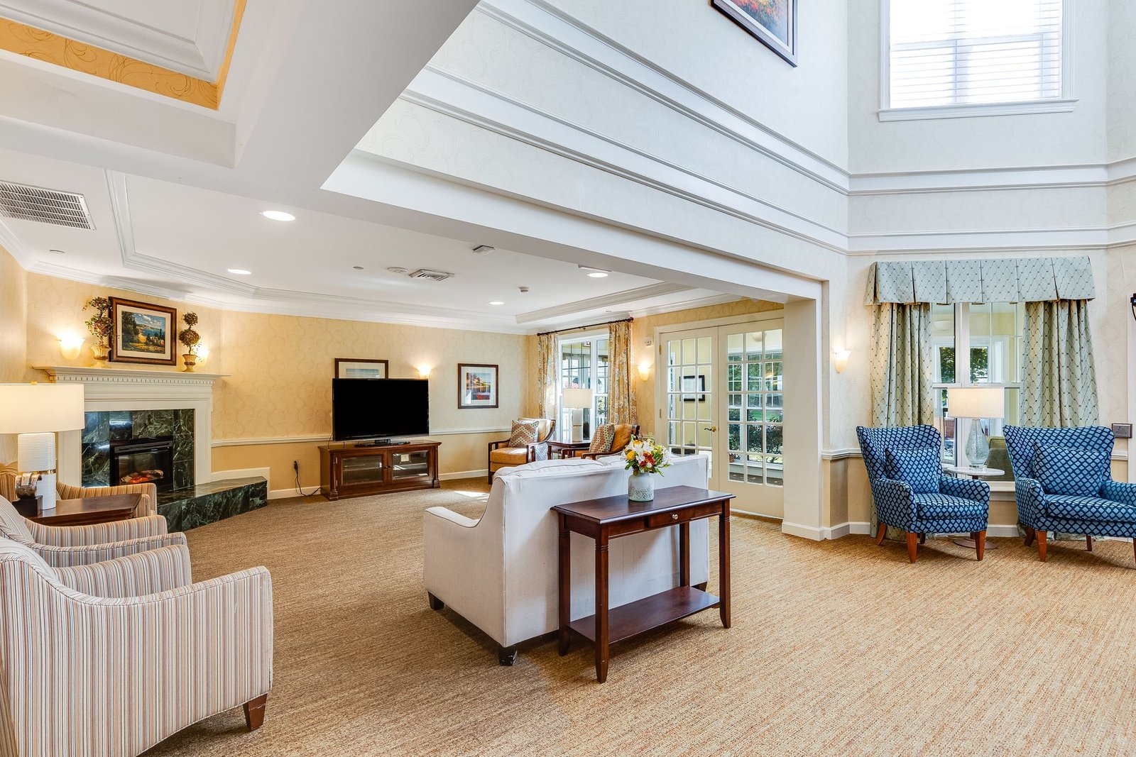 63225-sunriselincroft-014-livingroom