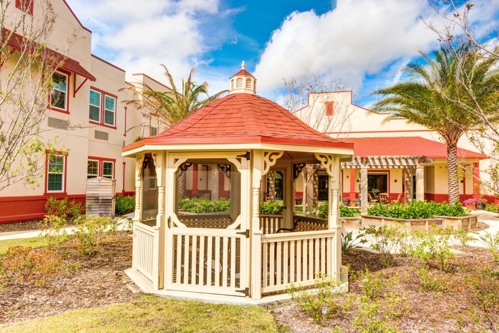 8_Symphony-at-Stuart_Patio-scaled