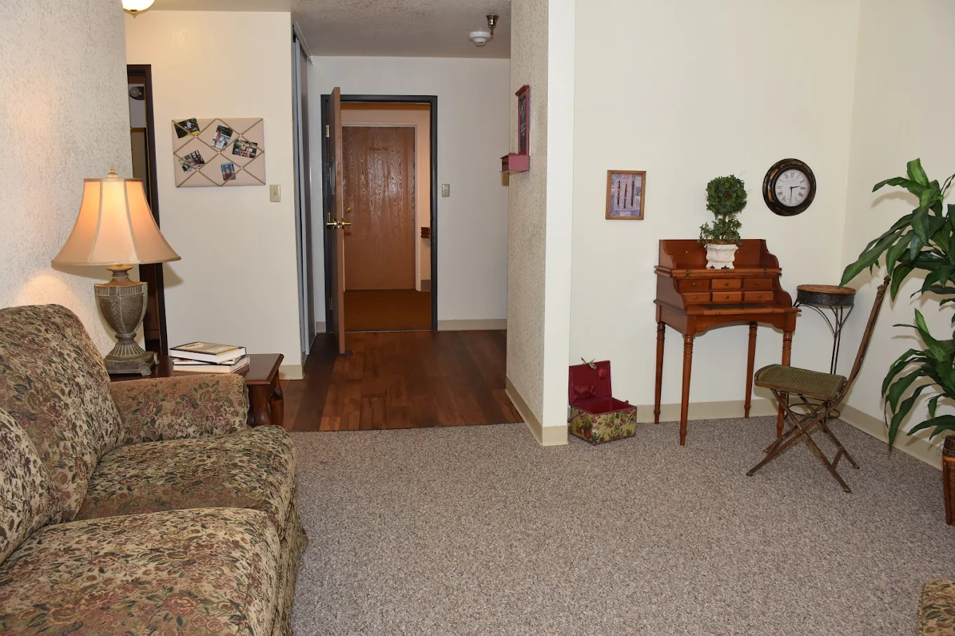 7-One Bedrroom Living Room