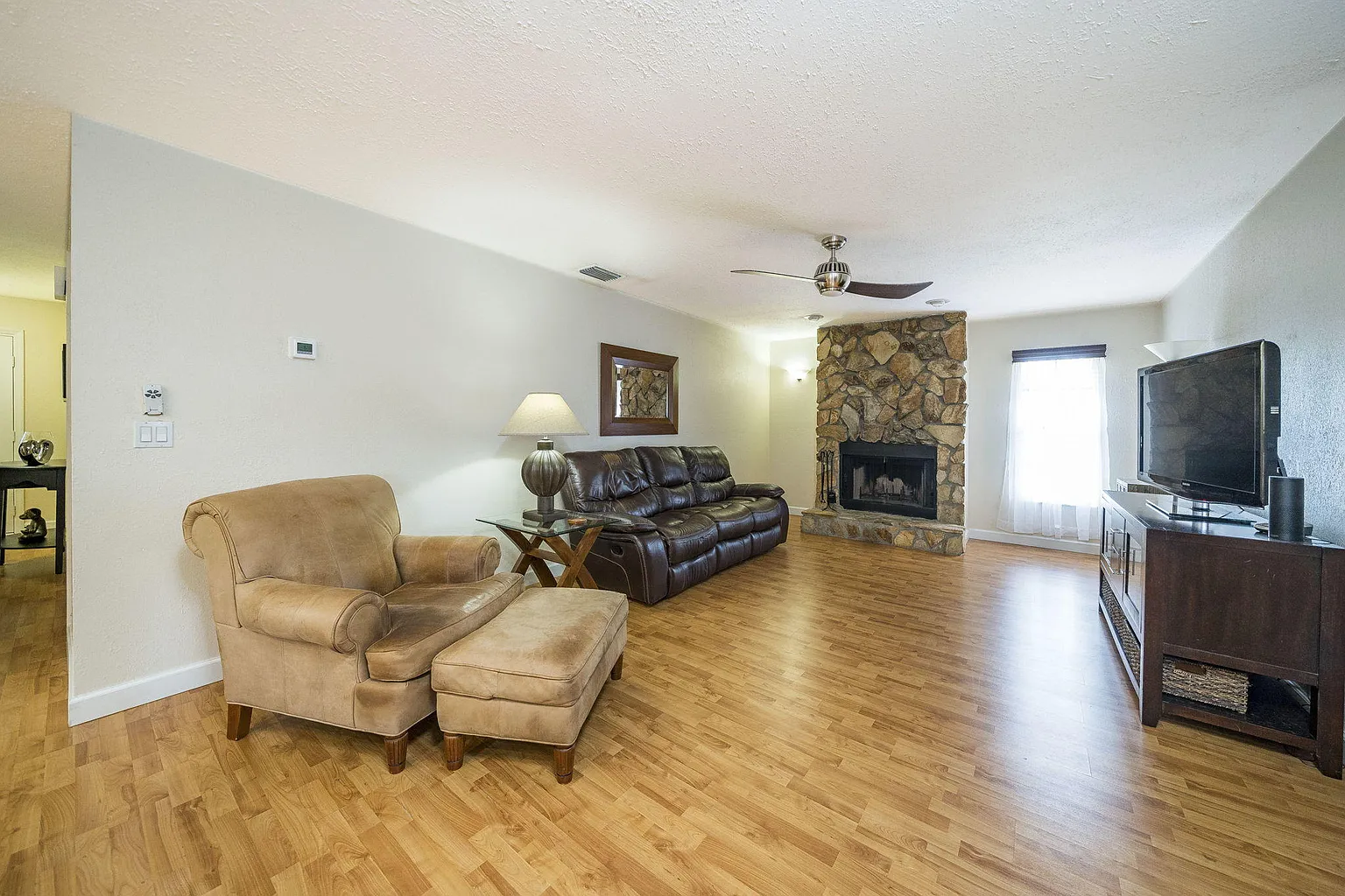 7a9ab7eaf6f09fb2a20cc33352eb162a-uncropped_scaled_within_1536_1152