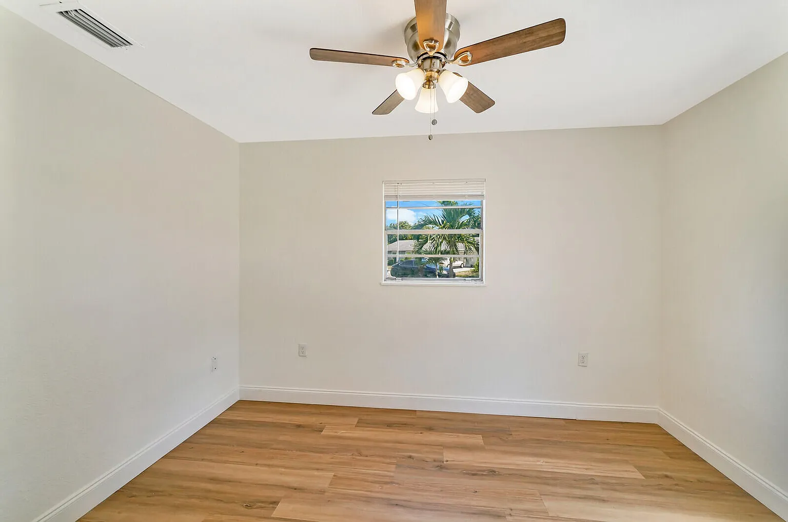 83342ec26a724ef17ba05f44d72bc4a7-uncropped_scaled_within_1536_1152