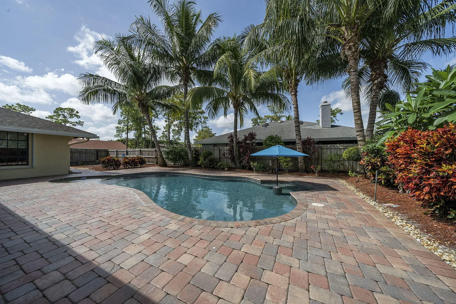 8d55176f2d5eae04b2e836bf74732fe1-uncropped_scaled_within_1536_1152