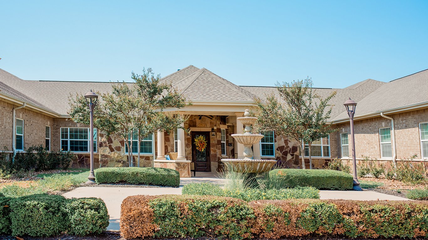 Georgetown_Front2_1366x768