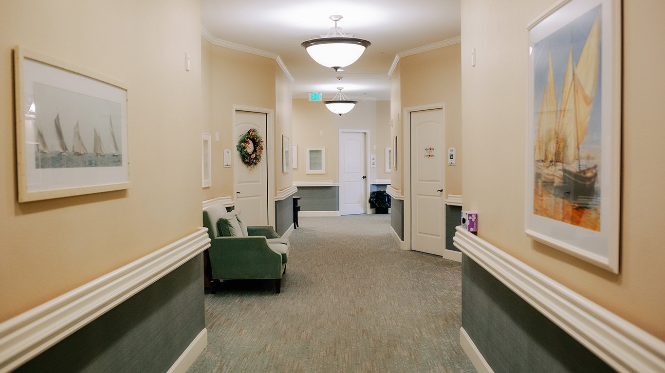 Georgetown_Hallway_1366x768