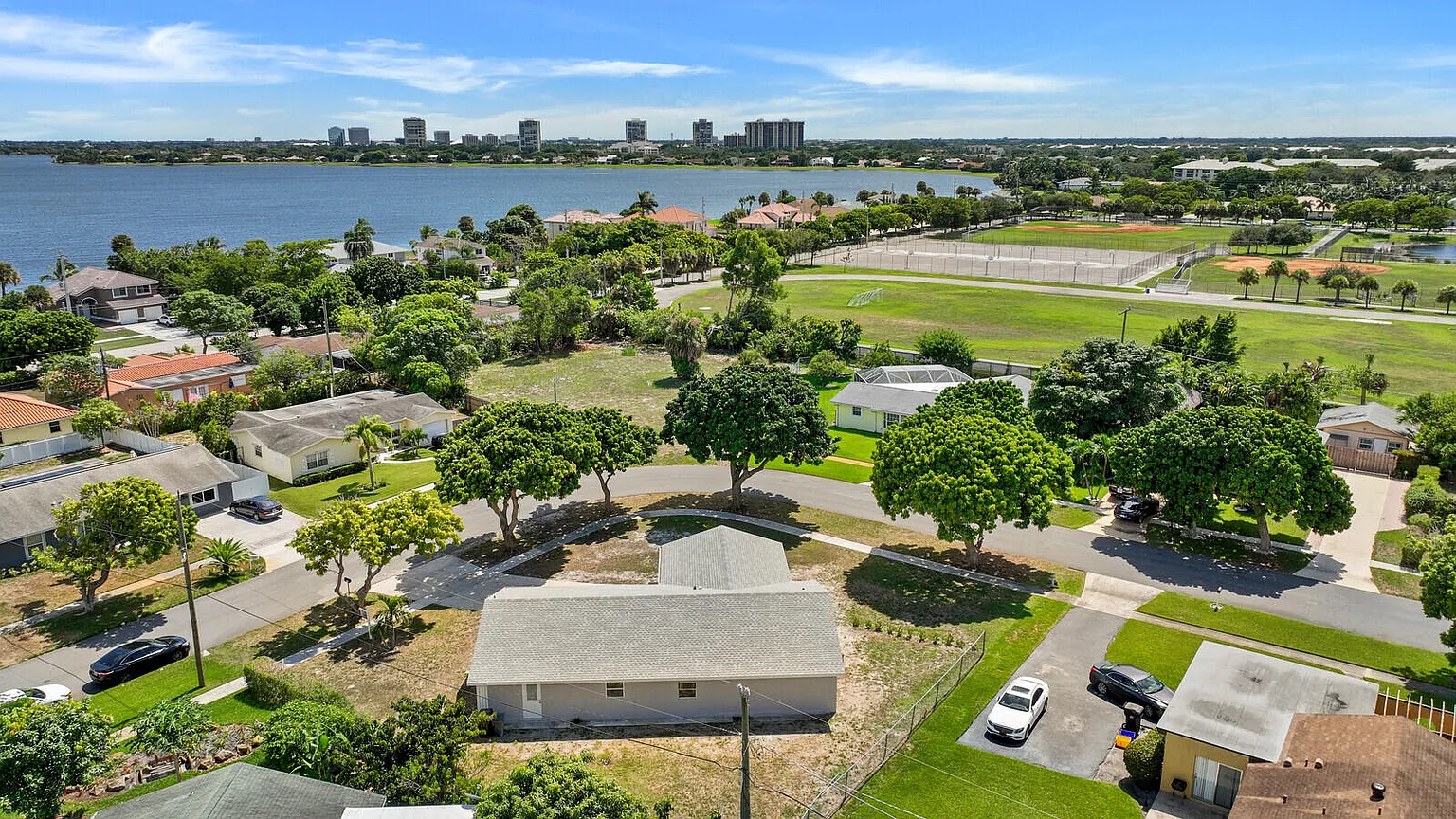 c4810e501a0a9f99343fdeb46555fcd5-uncropped_scaled_within_1536_1152