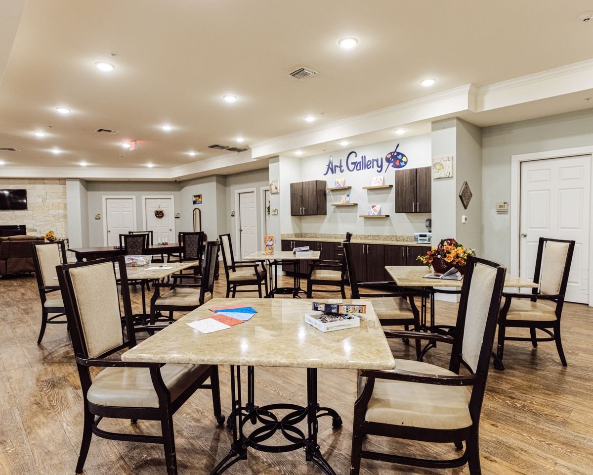 ledgestone-senior-living-activity-room-2