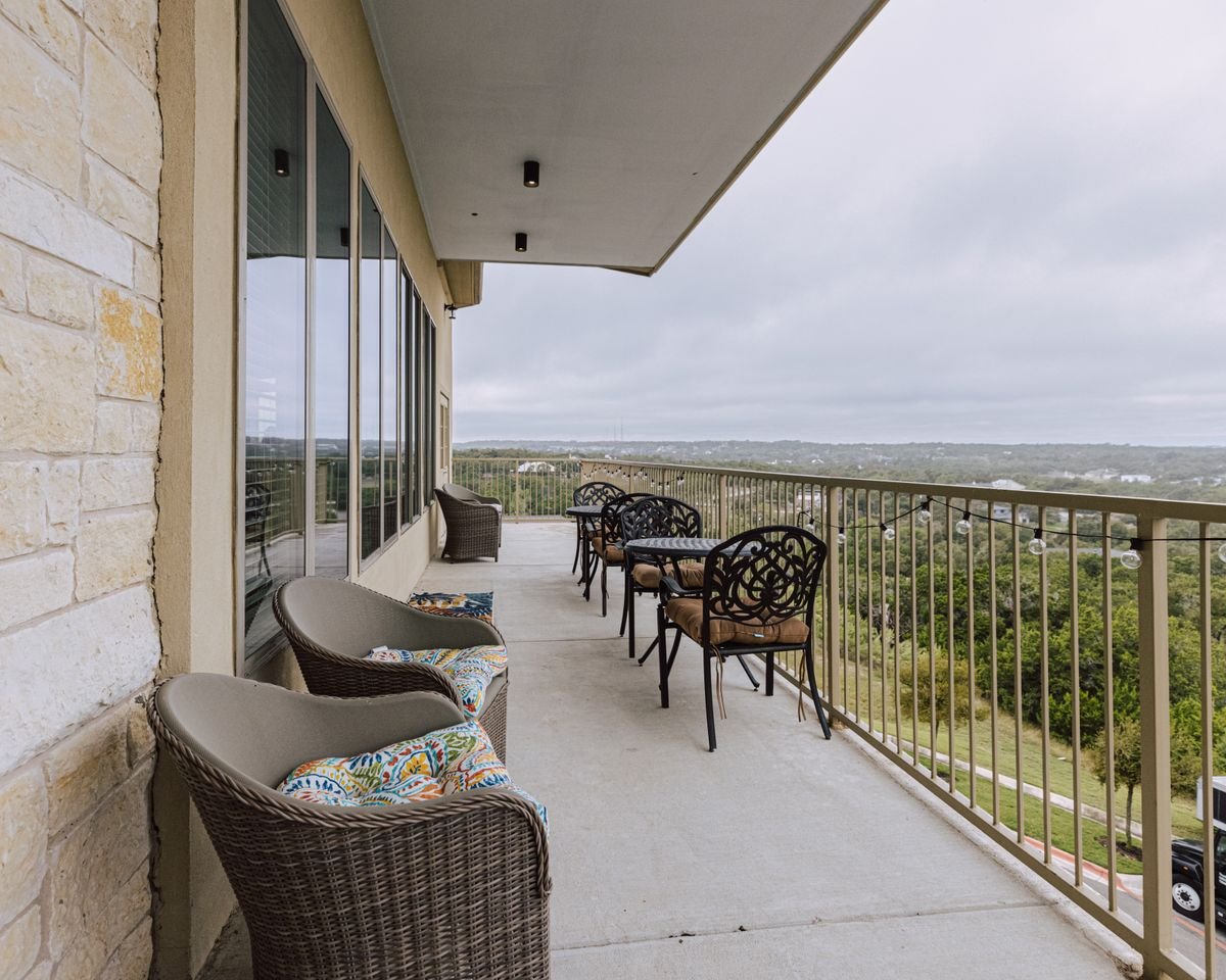 ledgestone-senior-living-balcony