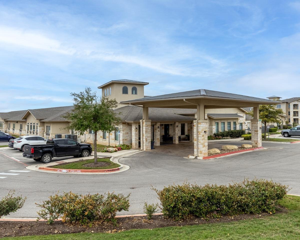 ledgestone-senior-living-community-entrance