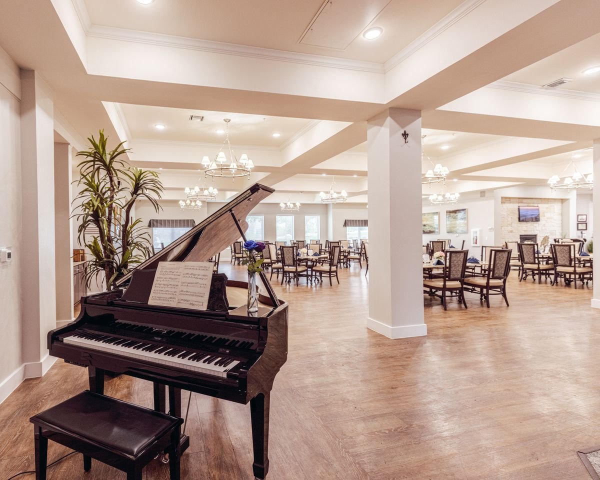 ledgestone-senior-living-dining-room-2