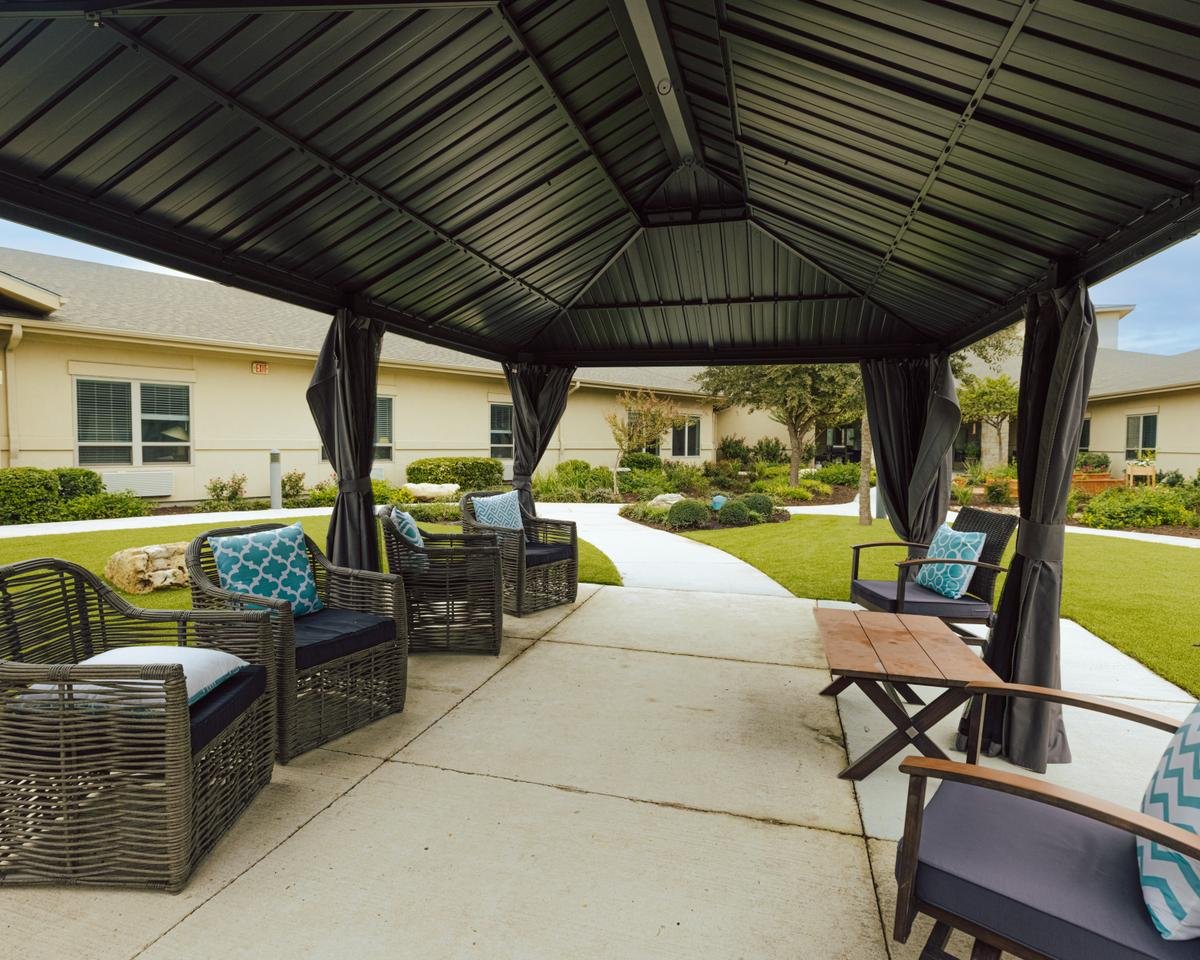 ledgestone-senior-living-gazebo-2