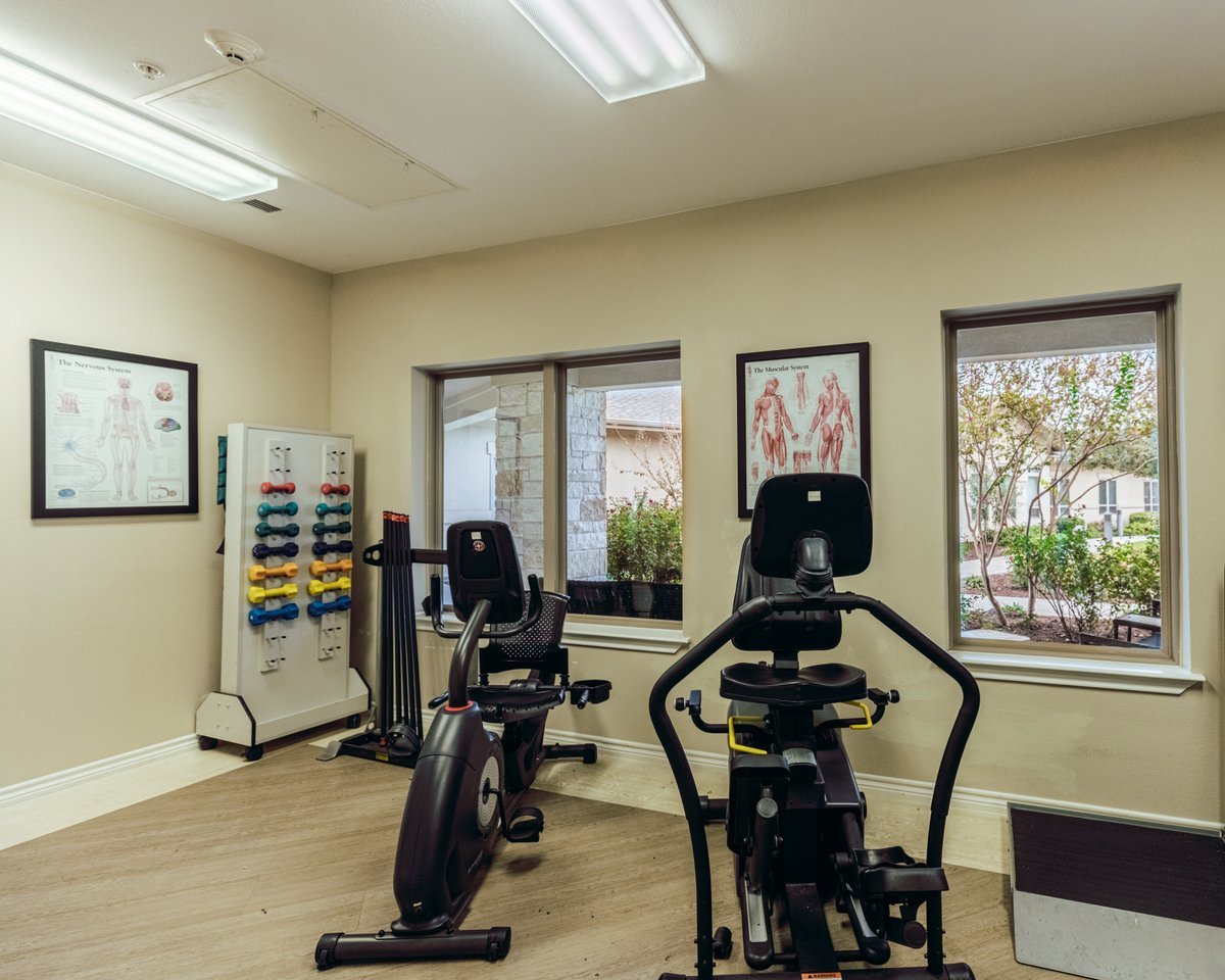 ledgestone-senior-living-gym-2