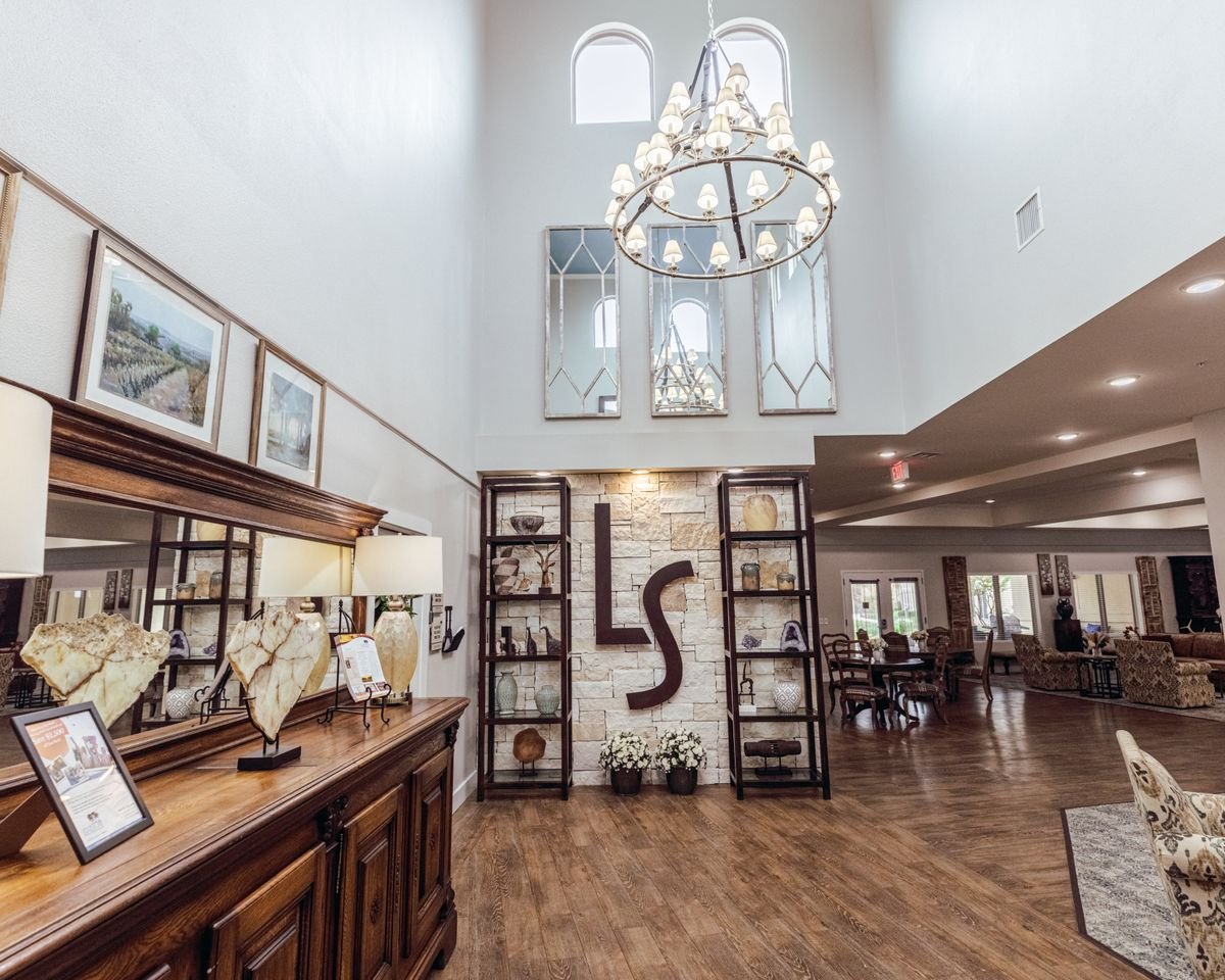 ledgestone-senior-living-lobby