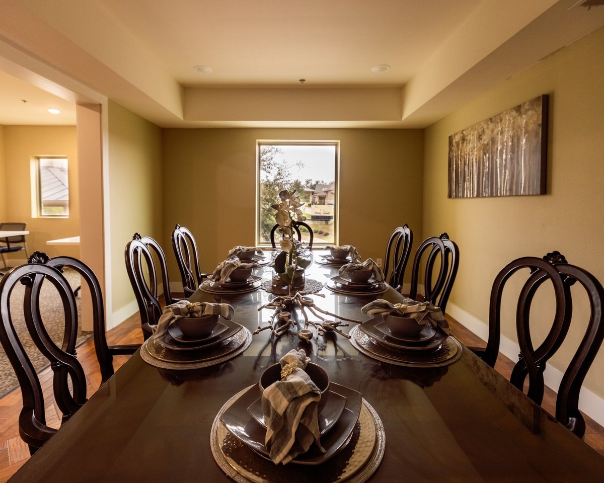 ledgestone-senior-living-private-dining-4