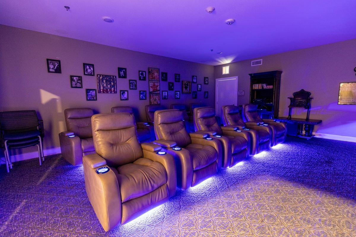 ledgestone-senior-living-theatre