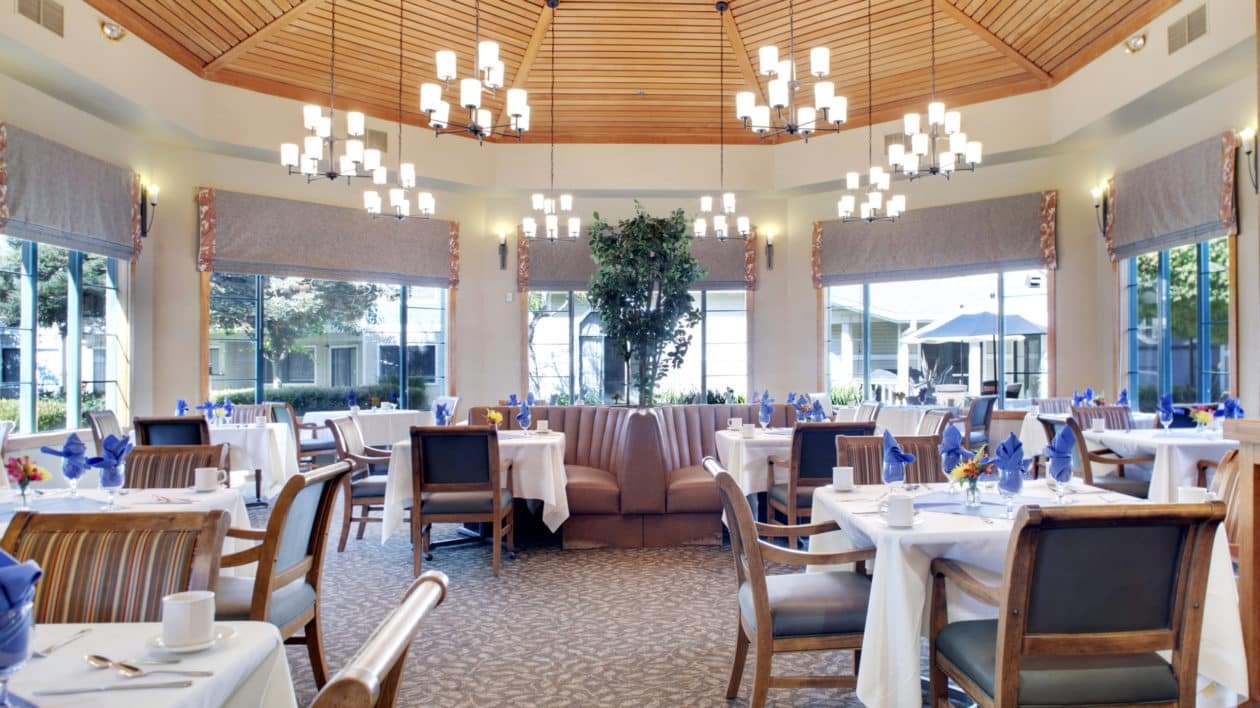 63395_Sunirse_Villas_Salinas_dining_room_1-Teddit-1-scaled-1-1260×708