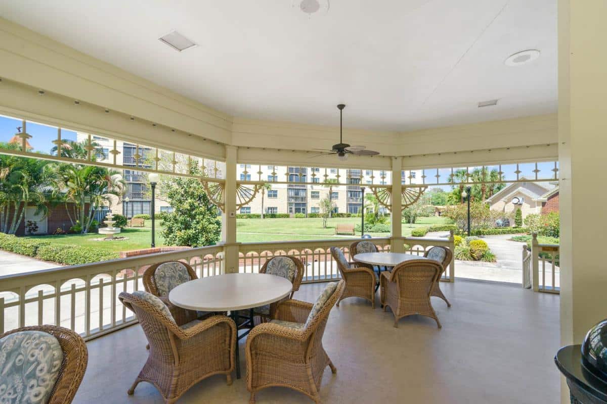 7377daec-freesq-gallery-bandstand