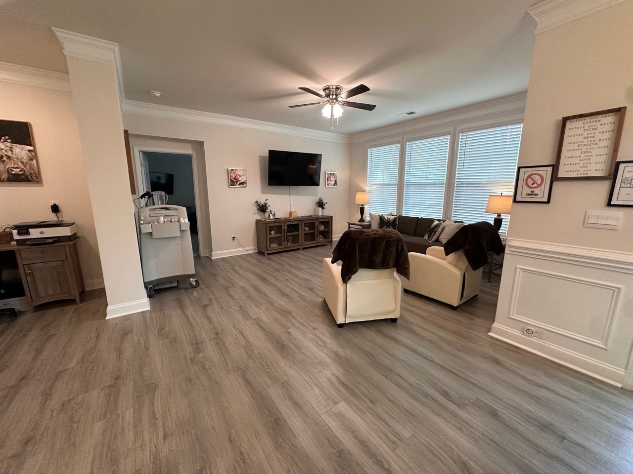 2ca74a70-ab3f-4eb9-ba7d-b8c8e8138ed3 Large