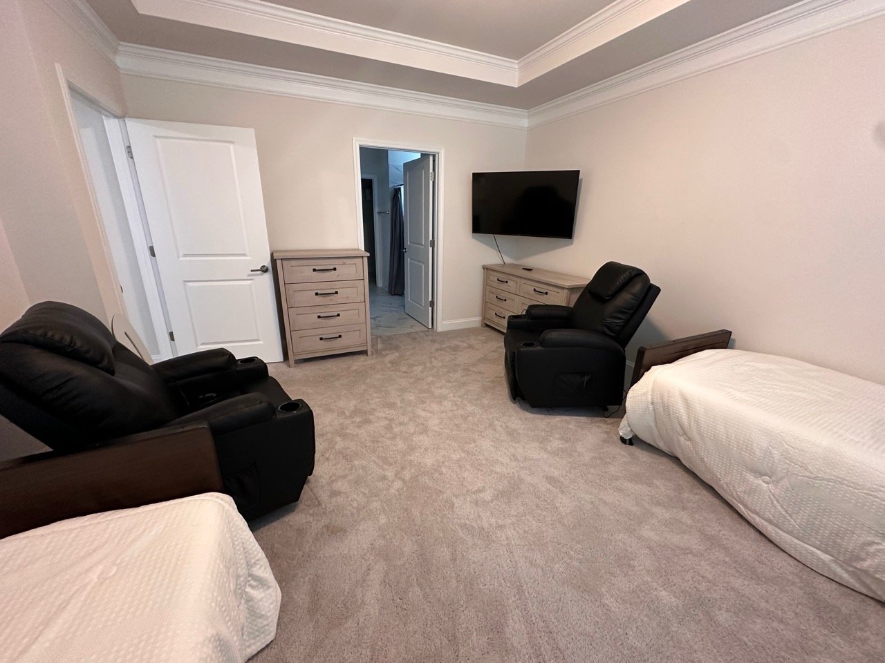 3e46a32c-3799-49fe-bbf6-7e69e5167d8c Large