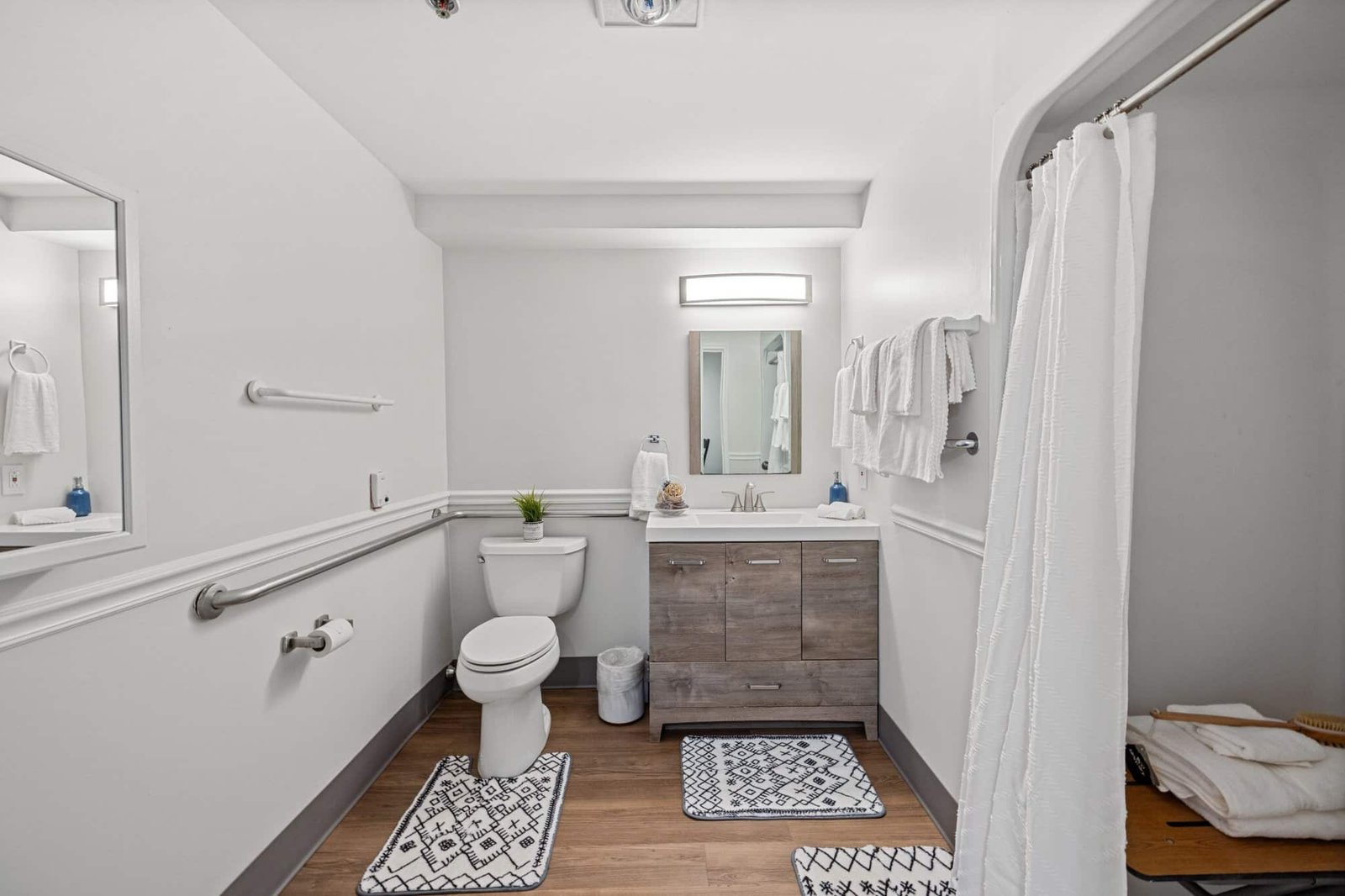 BRCK – MODEL ROOM 1 BATHROOM (1)