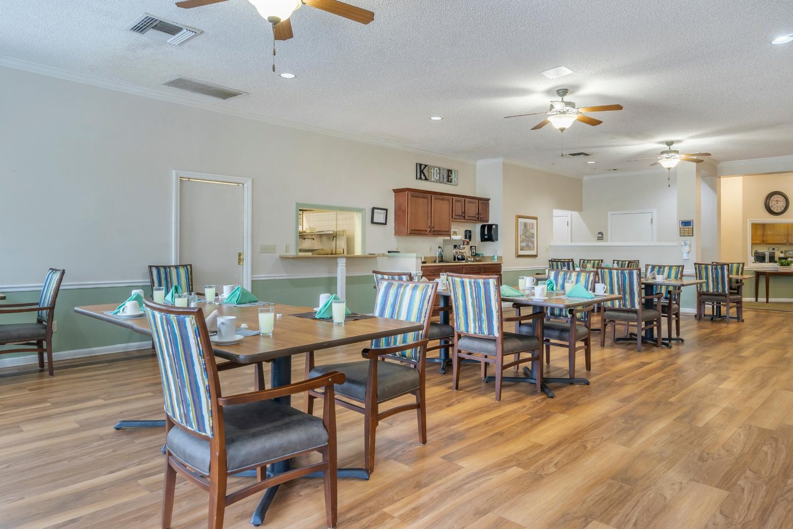 CV_tavares_dining_web