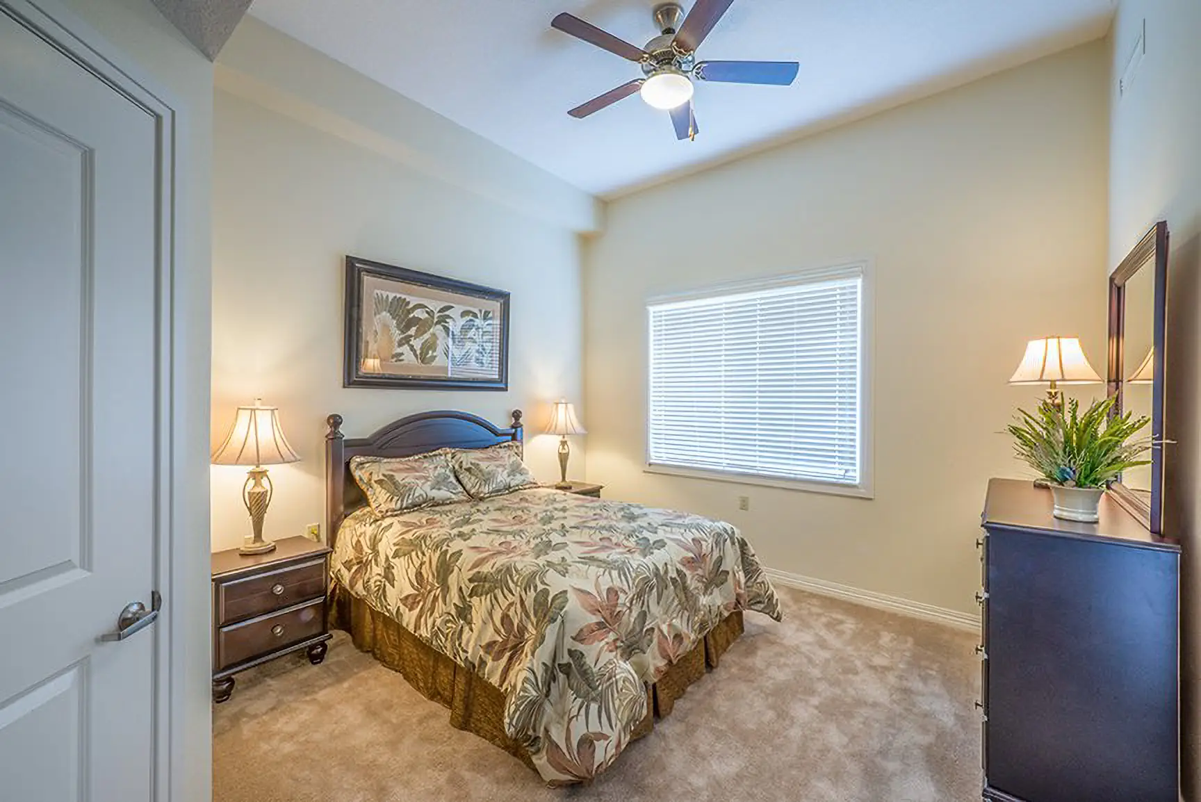 buffalo-crossing-large-bed-room