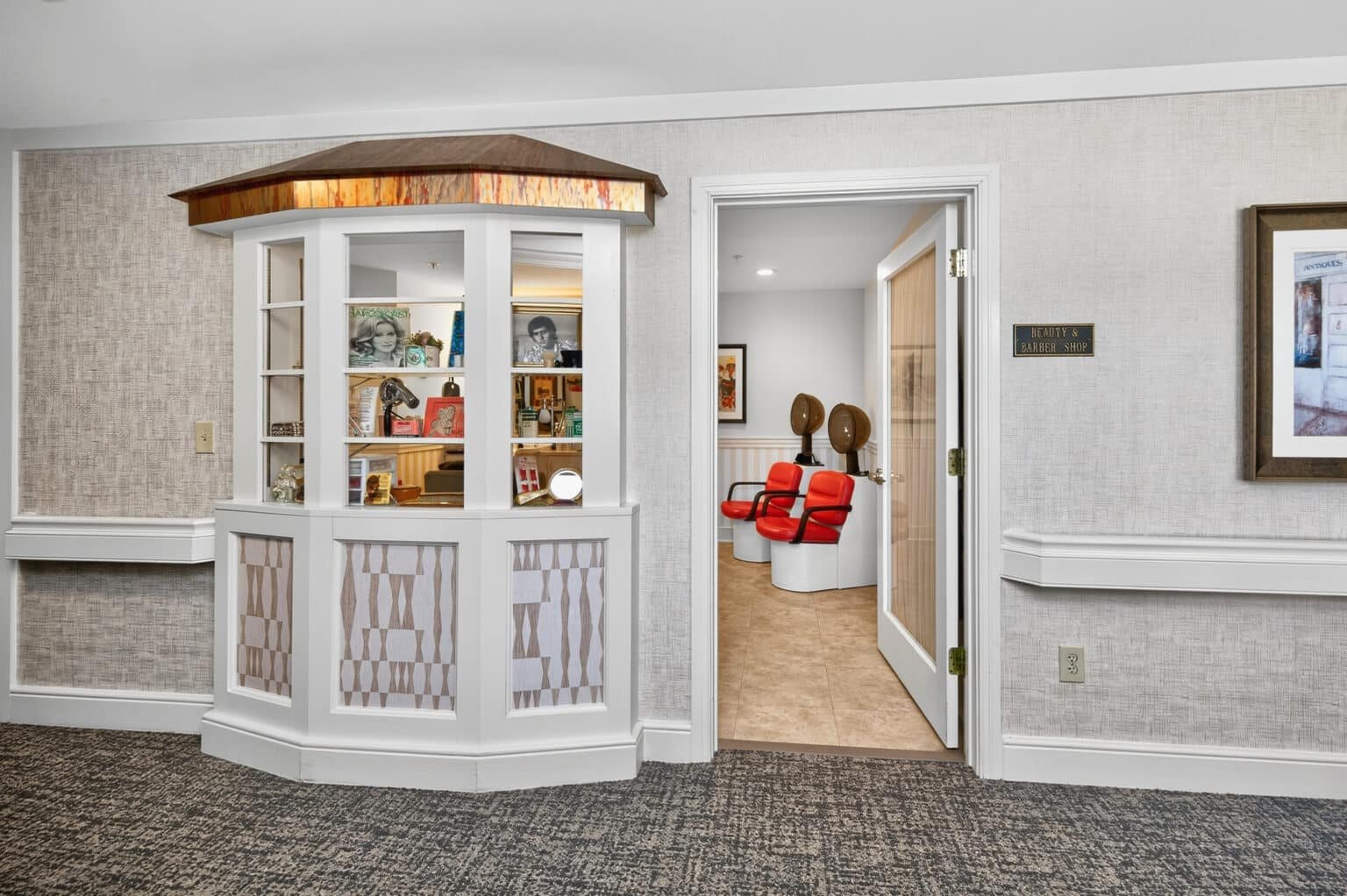 5_Mason_display-case-1536×1022