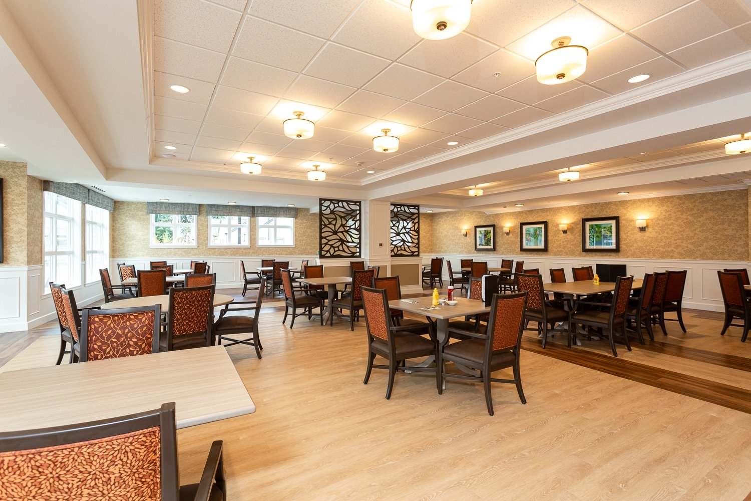 Assisted-Living-Community-Dining-Area-in-Covington-Washington