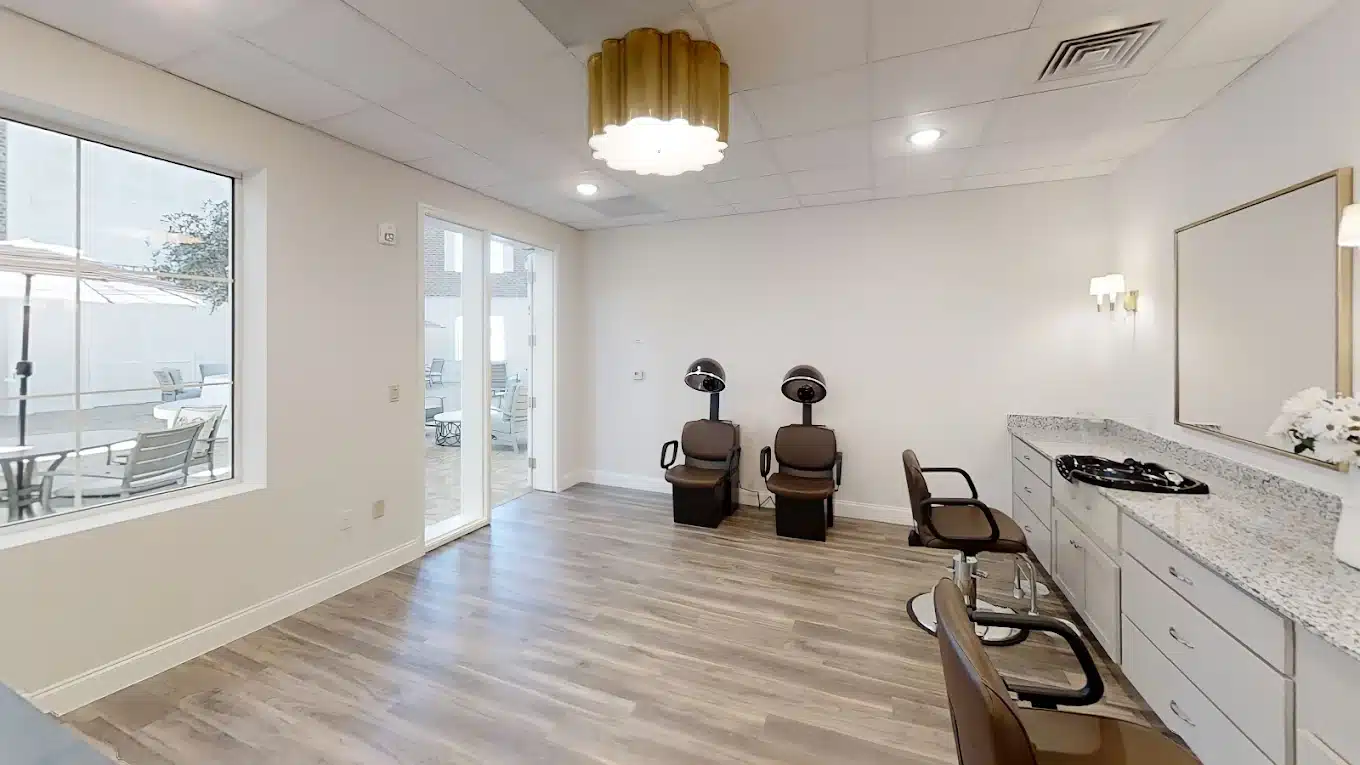 Salon2.remini-enhanced