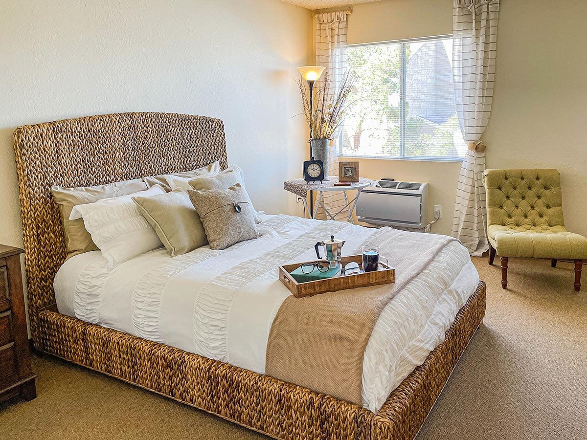 Sterling-Ridge-Senior-Living_Bedroom-2