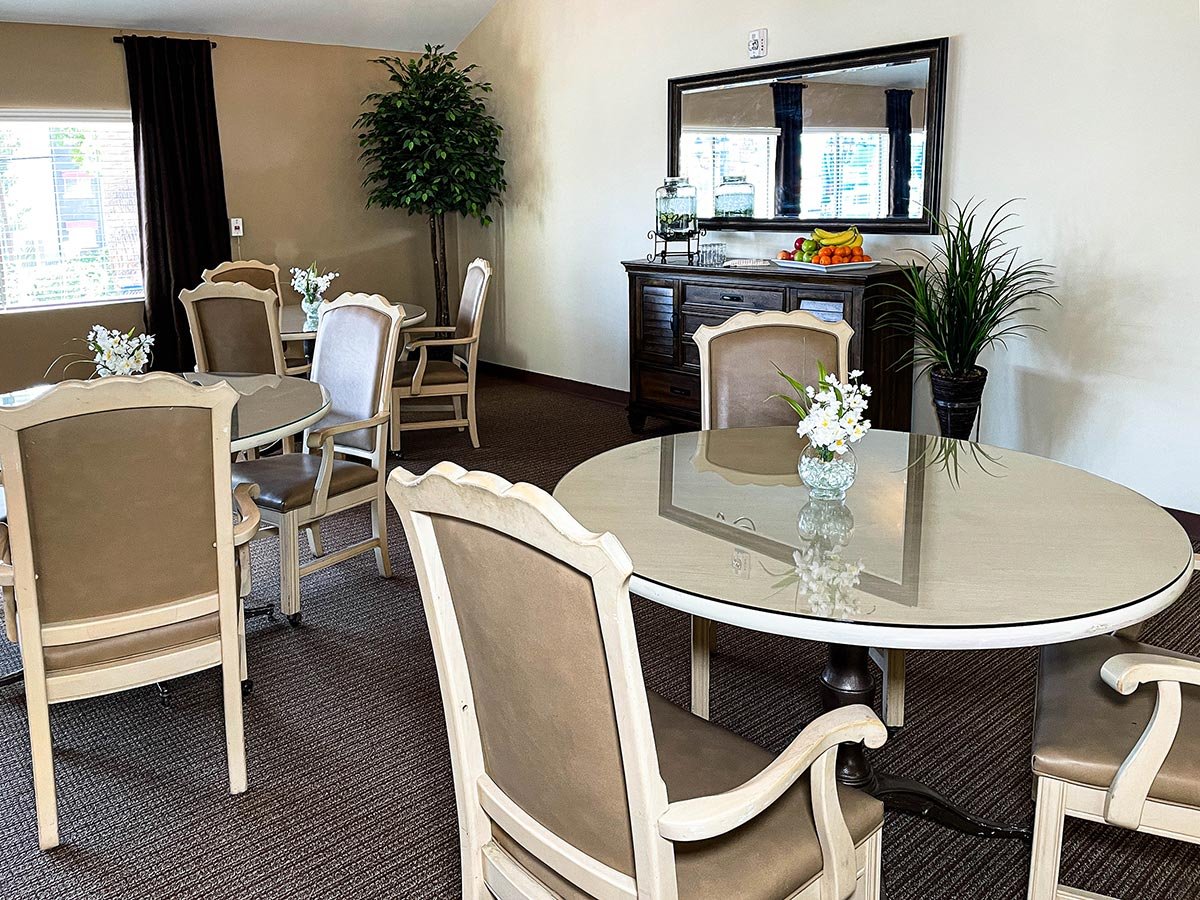 Sterling-Ridge-Senior-Living_Dining-Room-2