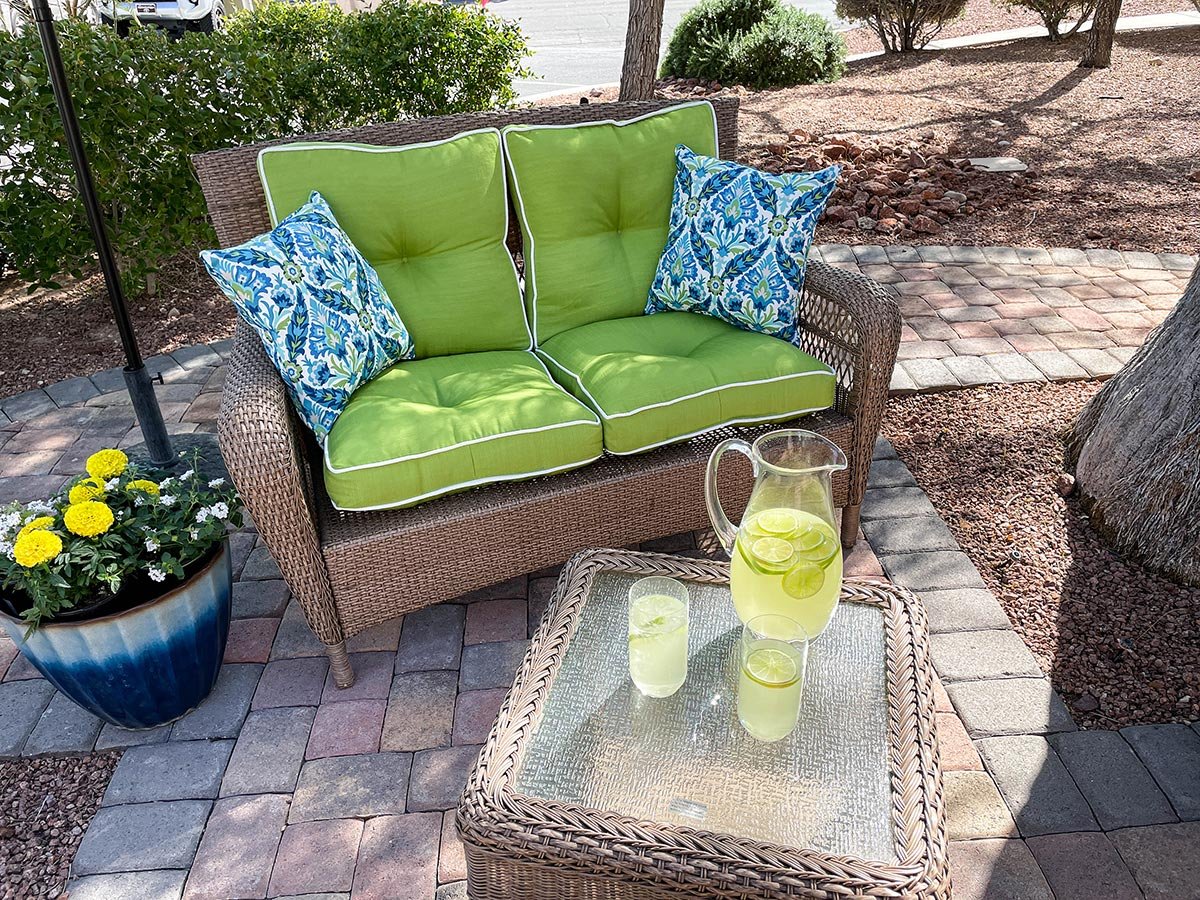Sterling-Ridge-Senior-Living_Outdoor-Patio