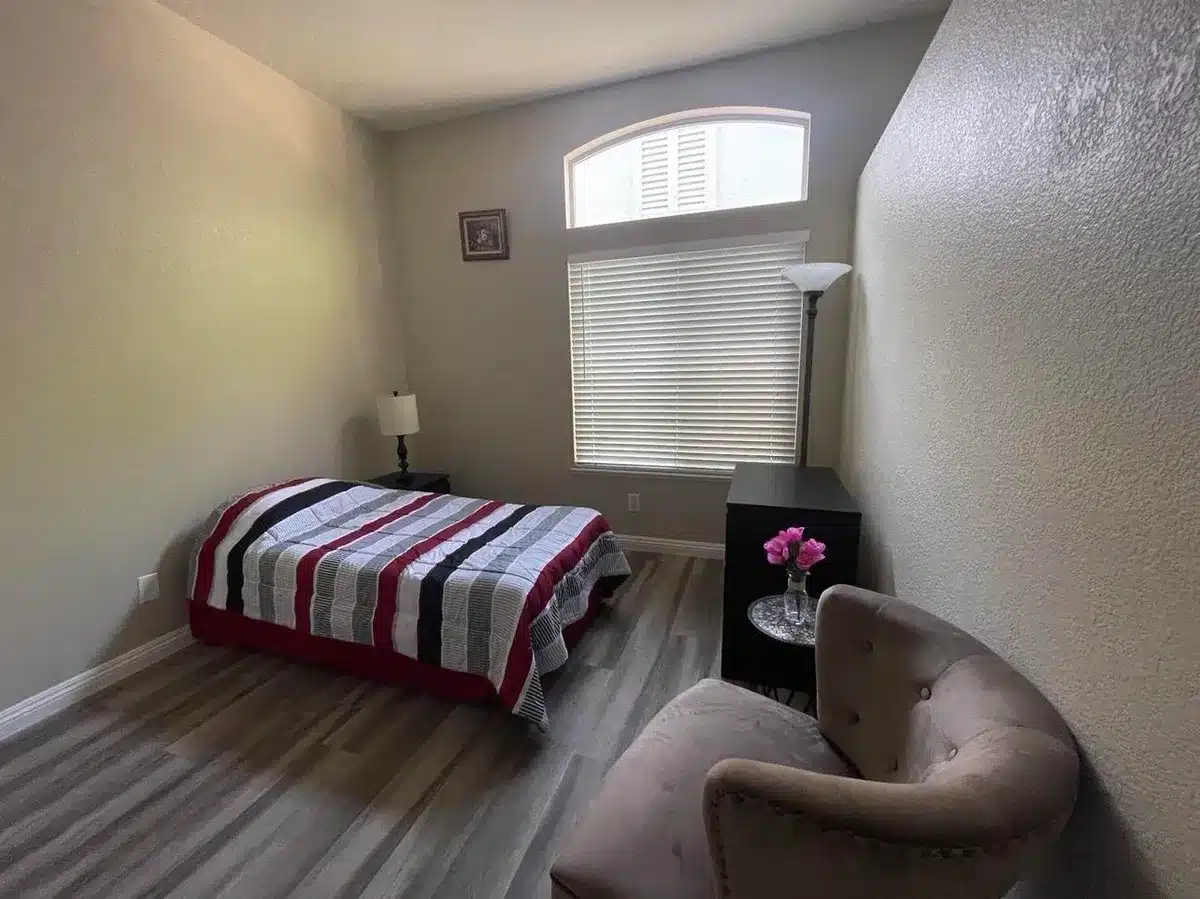 rs=w_1200,cg_true,m (4)