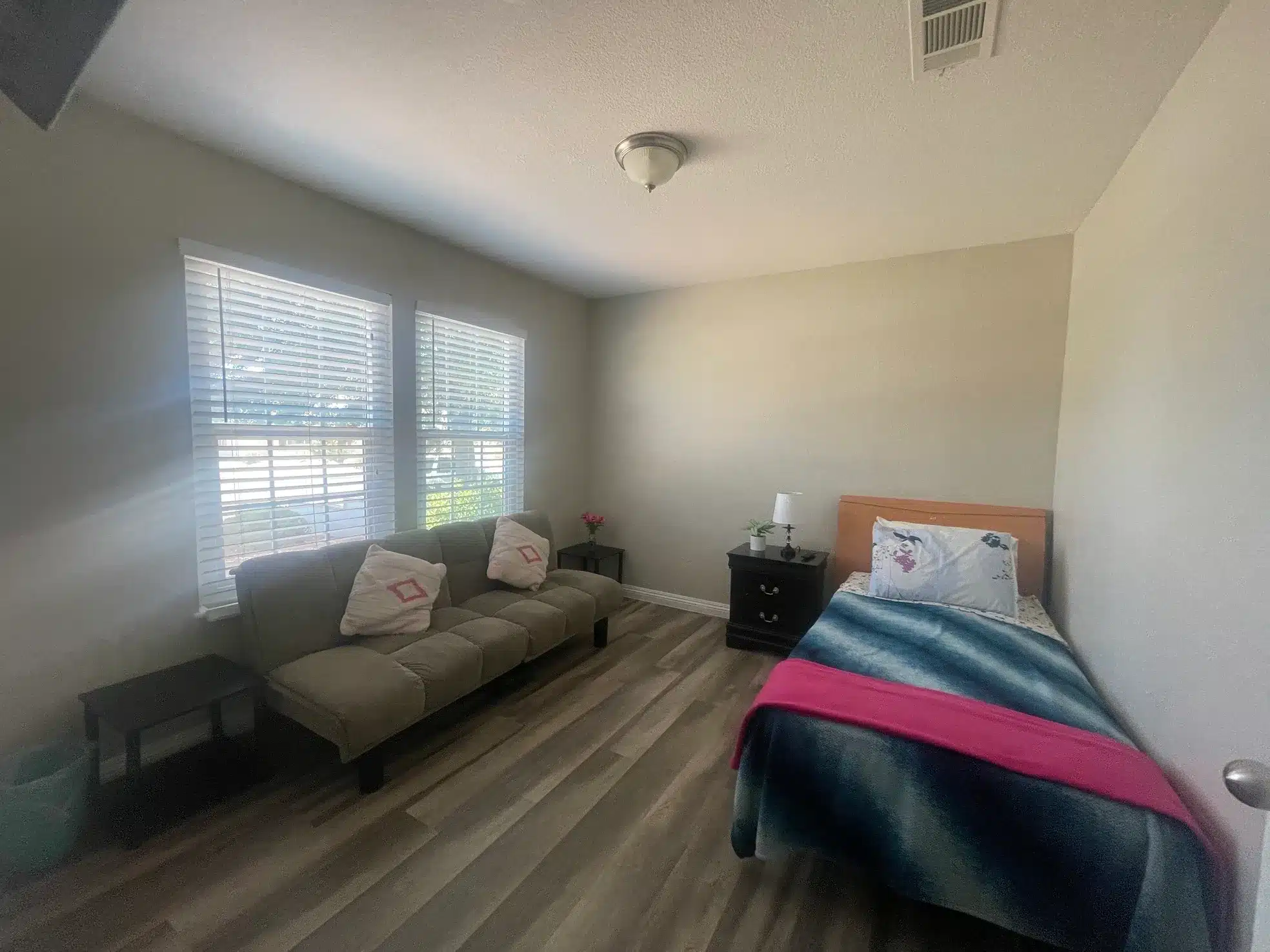 rs=w_1968,h_1476 (2)