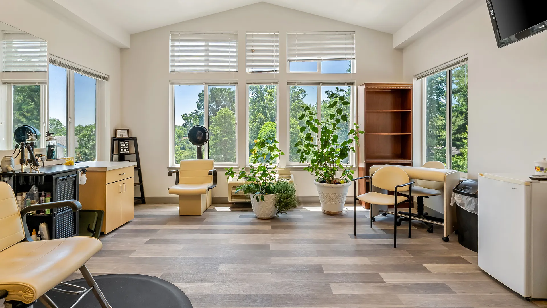 HOL_Orchid_Terrace_13_Salon_16x9