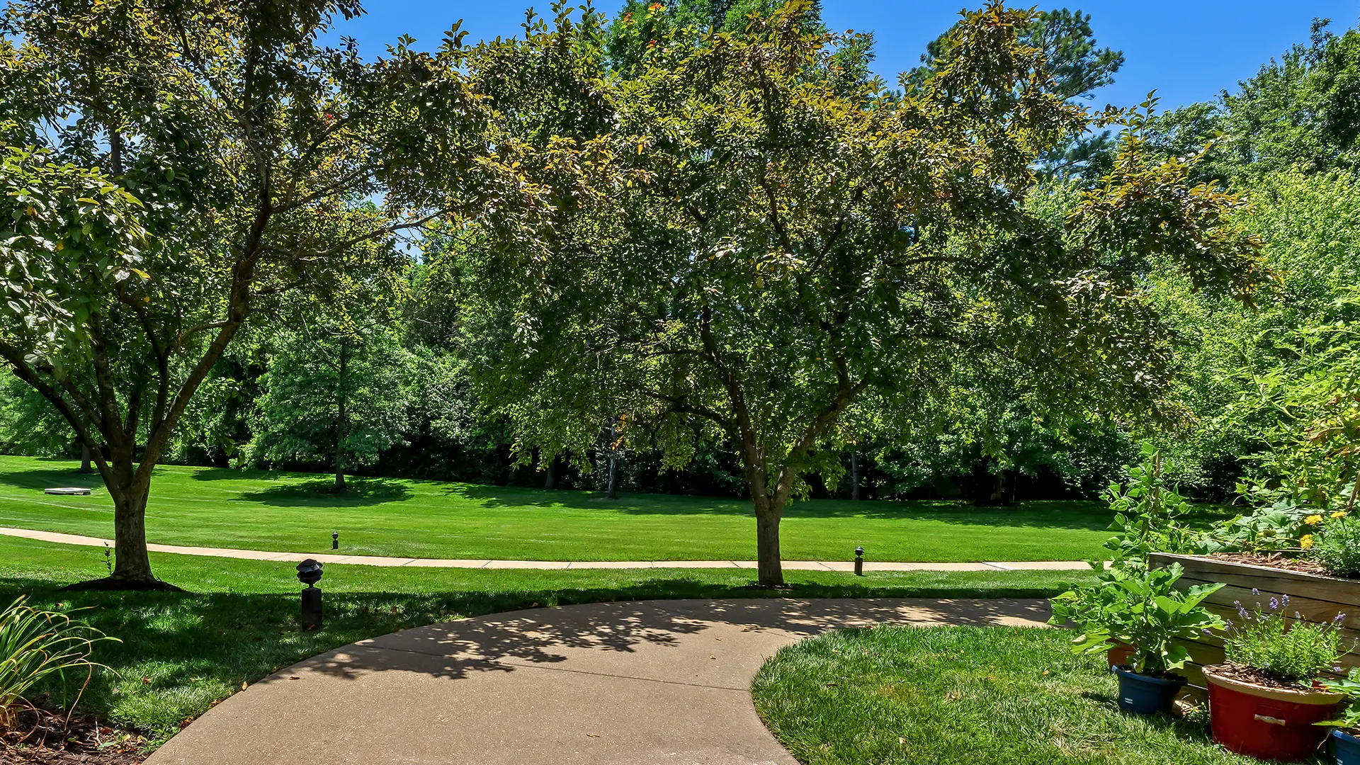 HOL_Orchid_Terrace_14_Pathways_16x9