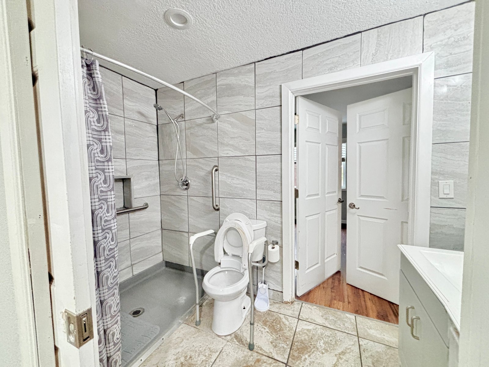 Bedroom 3 Full Bathroom 2