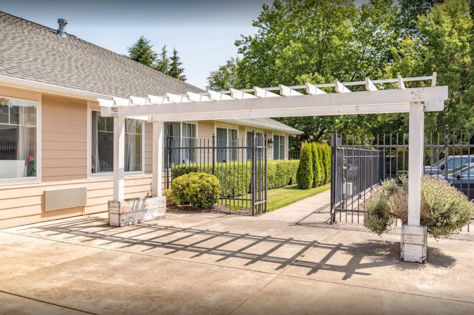 Mcminnville-outside-awning